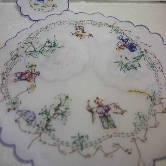 Oriental Themed Handstitched Sandwich Plate and Stemware Dollie Set - Picture 7 of 7